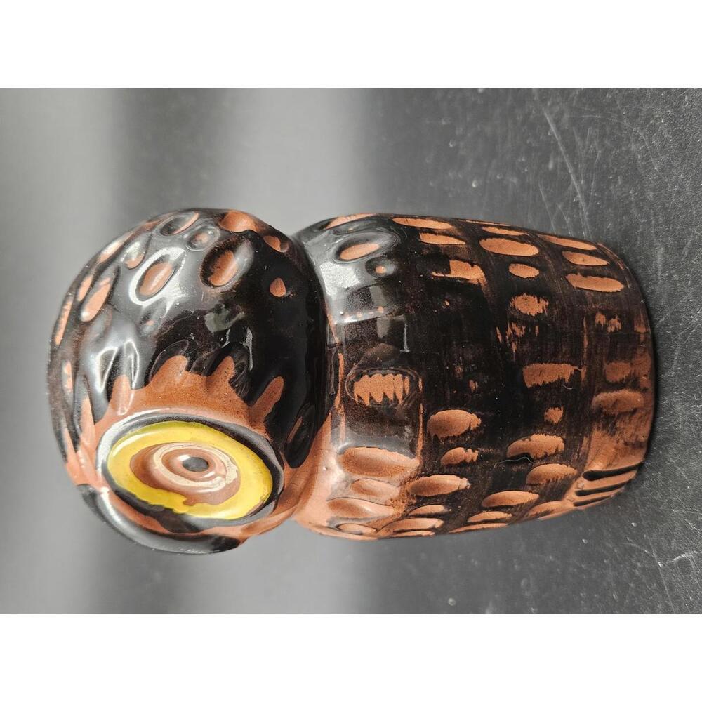 Kitschy Mid-Century Owl Salt or Pepper Shaker Figurine Terracotta Pottery 5 In. - Picture 3 of 10